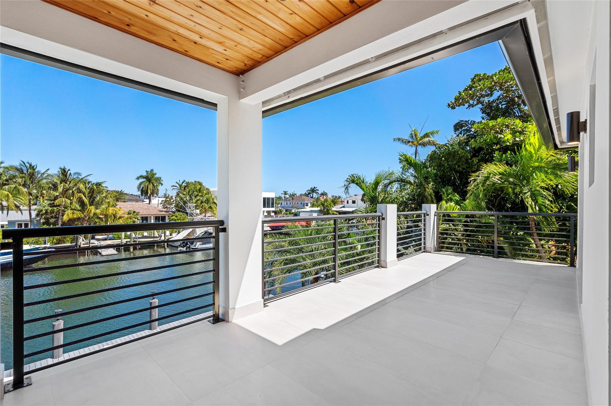 RIO VISTA ISLES - Residential