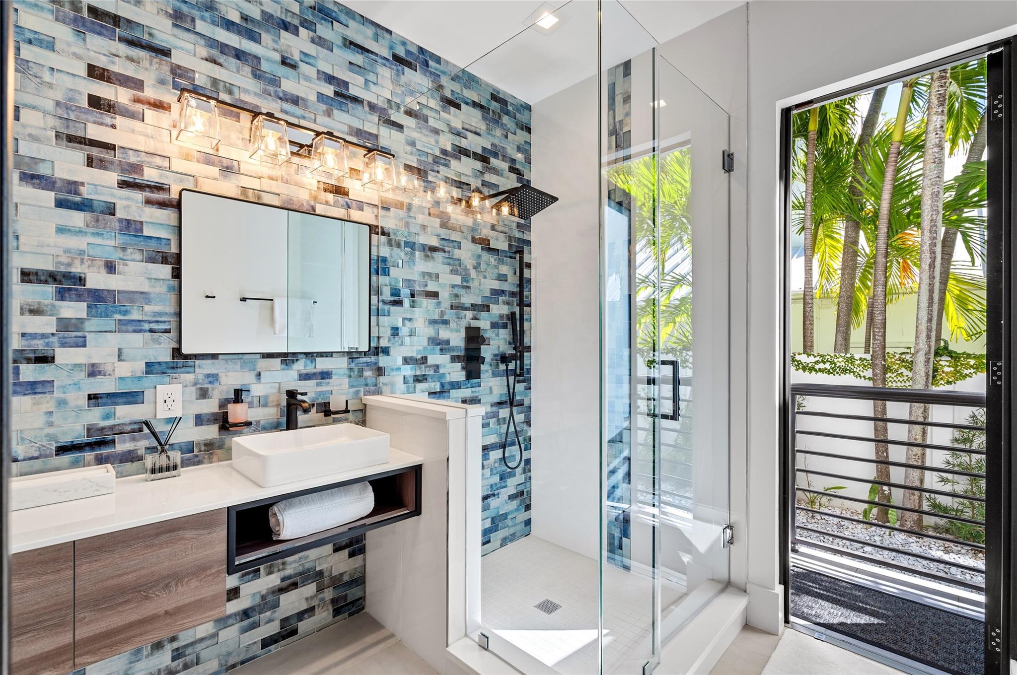 RIO VISTA ISLES - Residential