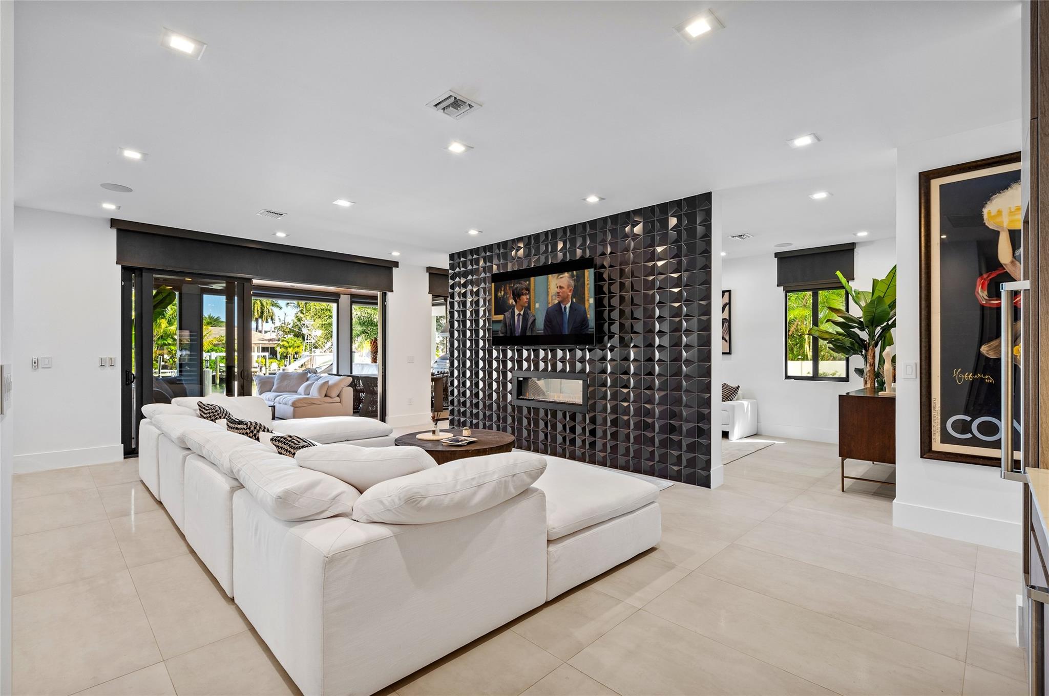 RIO VISTA ISLES - Residential