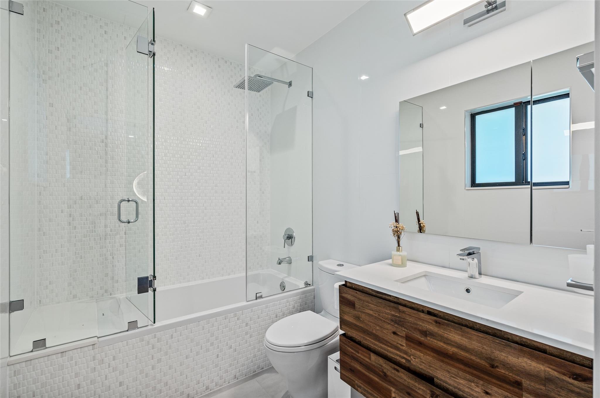 RIO VISTA ISLES - Residential