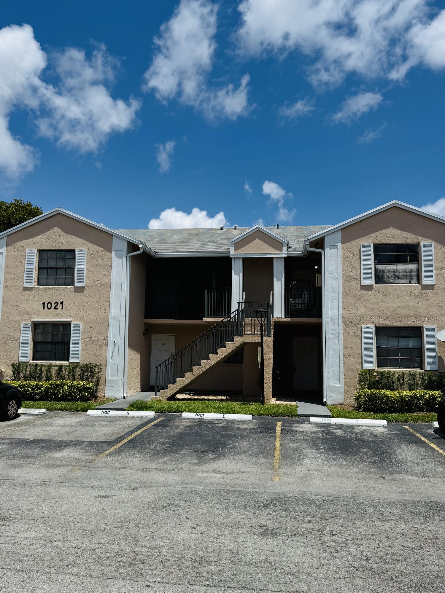 LAKESHORE CONDO #2 - Residential Lease