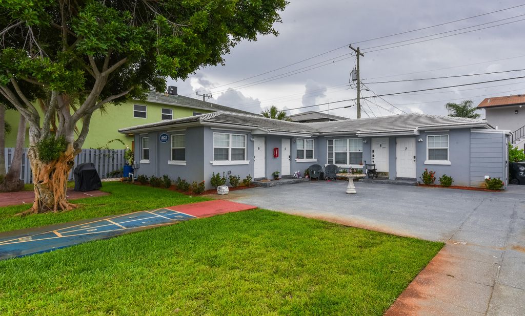 Photo of 1001 S Federal Highway #3, Boynton Beach, FL 33435 (MLS # B26032431)