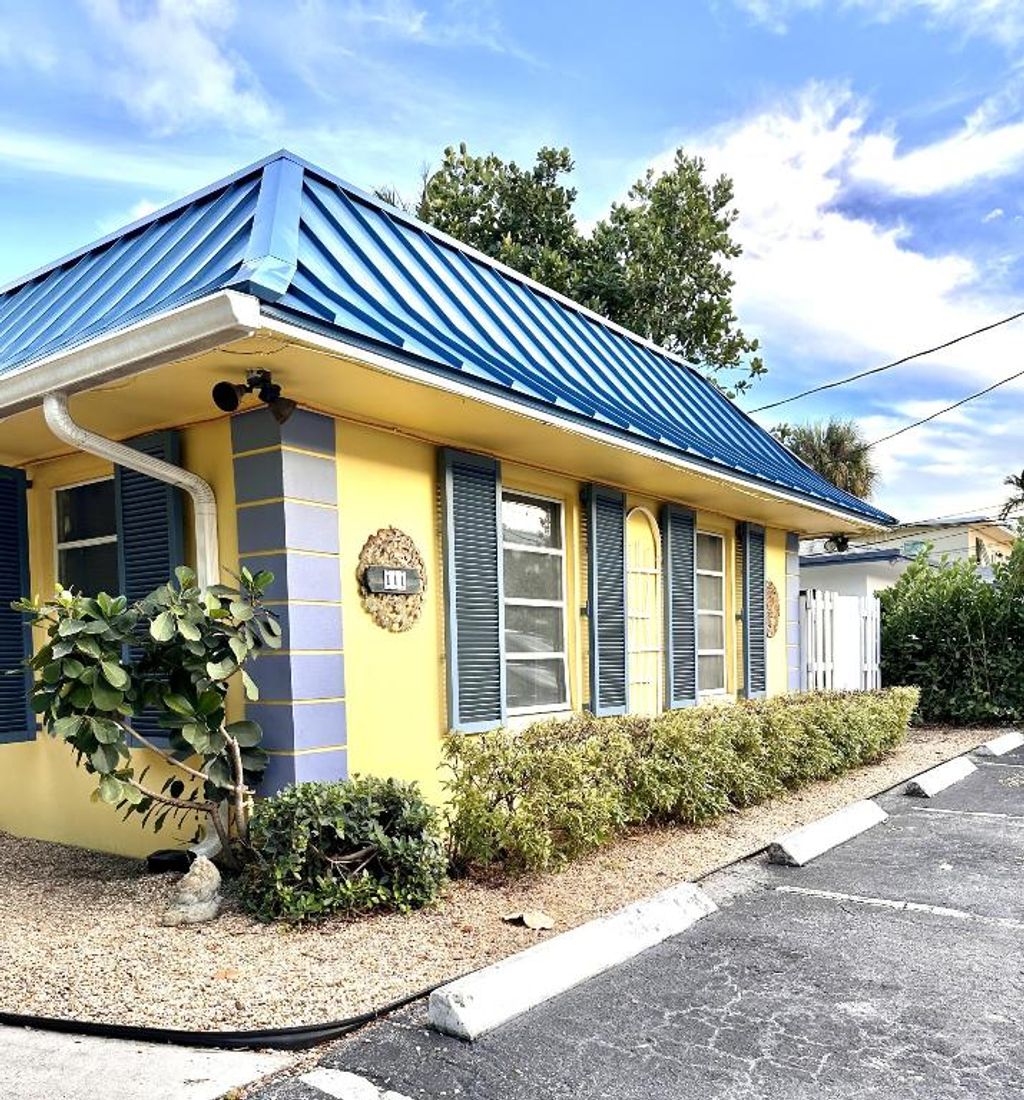 Photo of 111 SE 7th Avenue #B, Delray Beach, FL 33483 (MLS # R10958502)