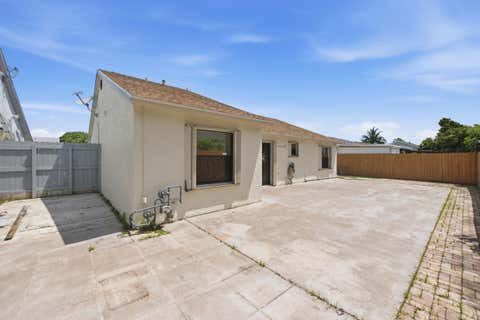 Tiny photo for 5814 Ithaca Circle E, Lake Worth, FL 33463 (MLS # B26049099)