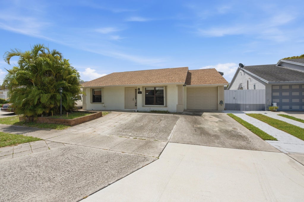Photo of 5814 Ithaca Circle E, Lake Worth, FL 33463 (MLS # B26049099)