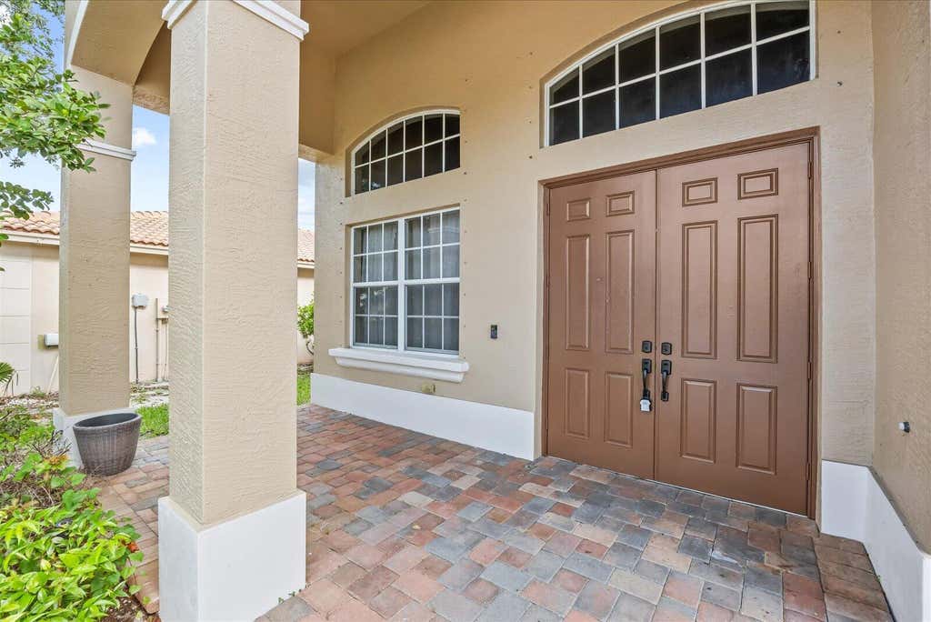 Photo of 2166 SW NEWPORT ISLES Boulevard, Port Saint Lucie, FL 34953 (MLS # B26052898)