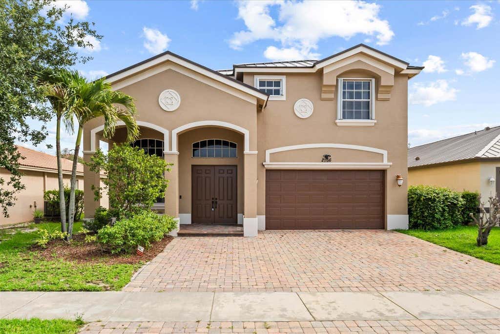 Photo of 2166 SW NEWPORT ISLES Boulevard, Port Saint Lucie, FL 34953 (MLS # B26052898)