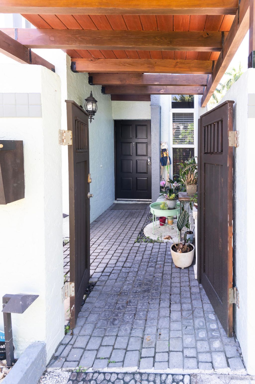 Photo of 842 NE 20th Drive #842, Wilton Manors, FL 33305 (MLS # B26006336)