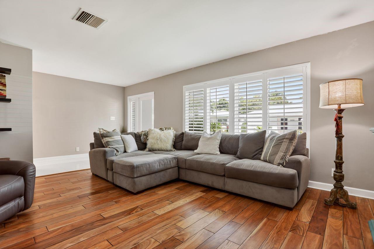 6800 NW 75th St