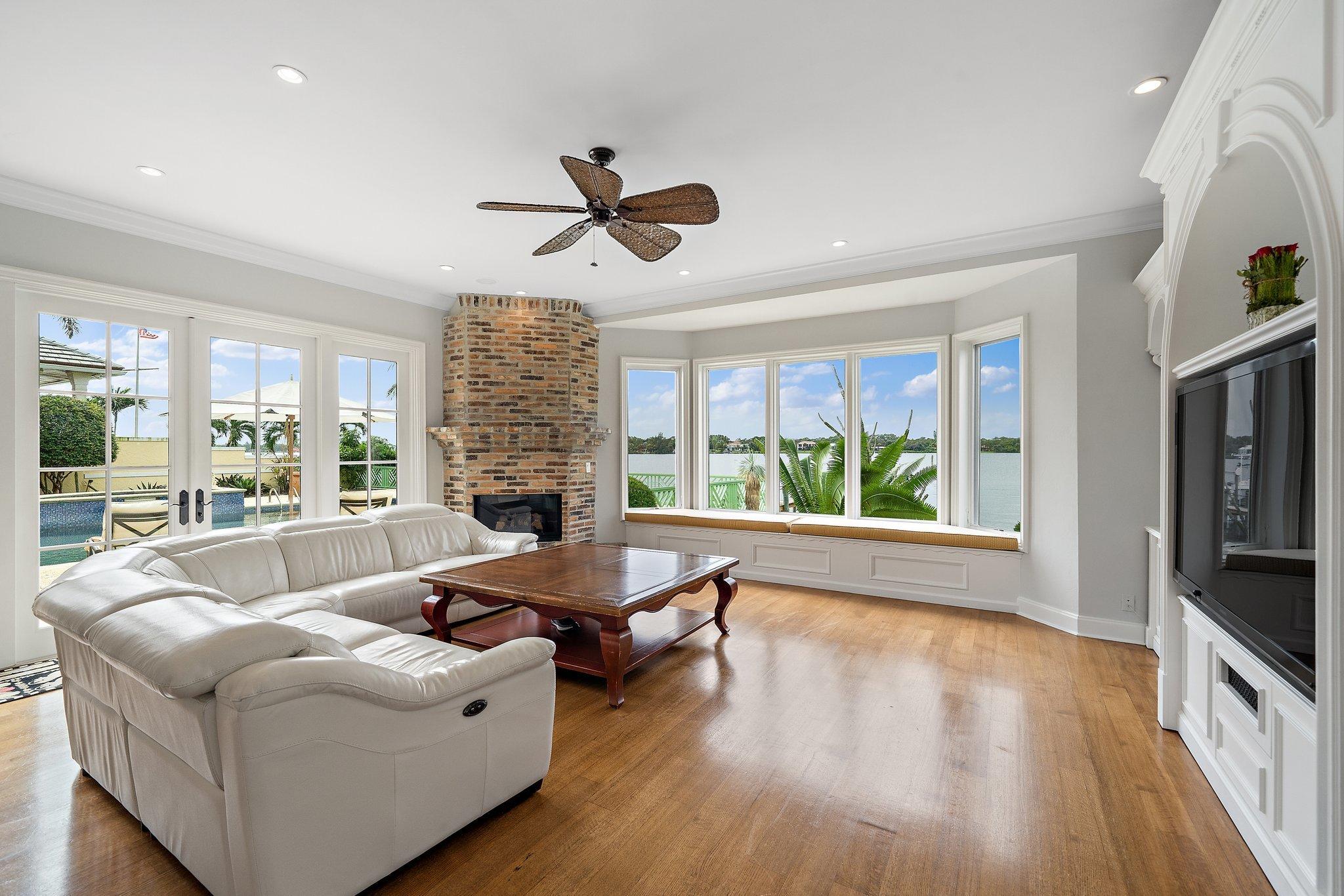 Tequesta Country Club - Residential
