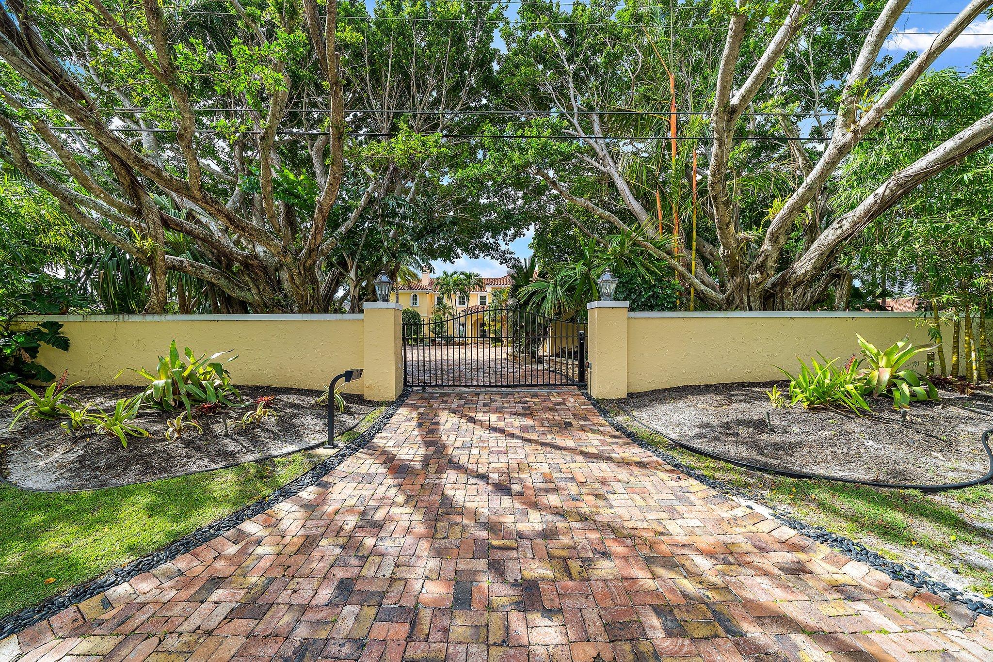 Tequesta Country Club - Residential