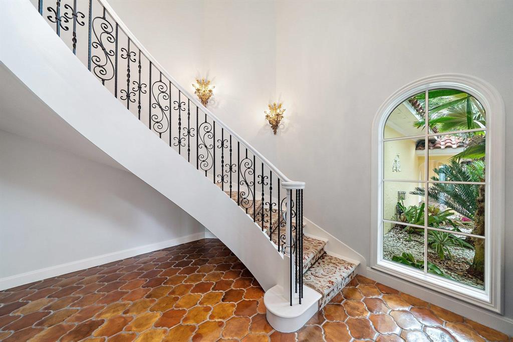 Tequesta Country Club - Residential