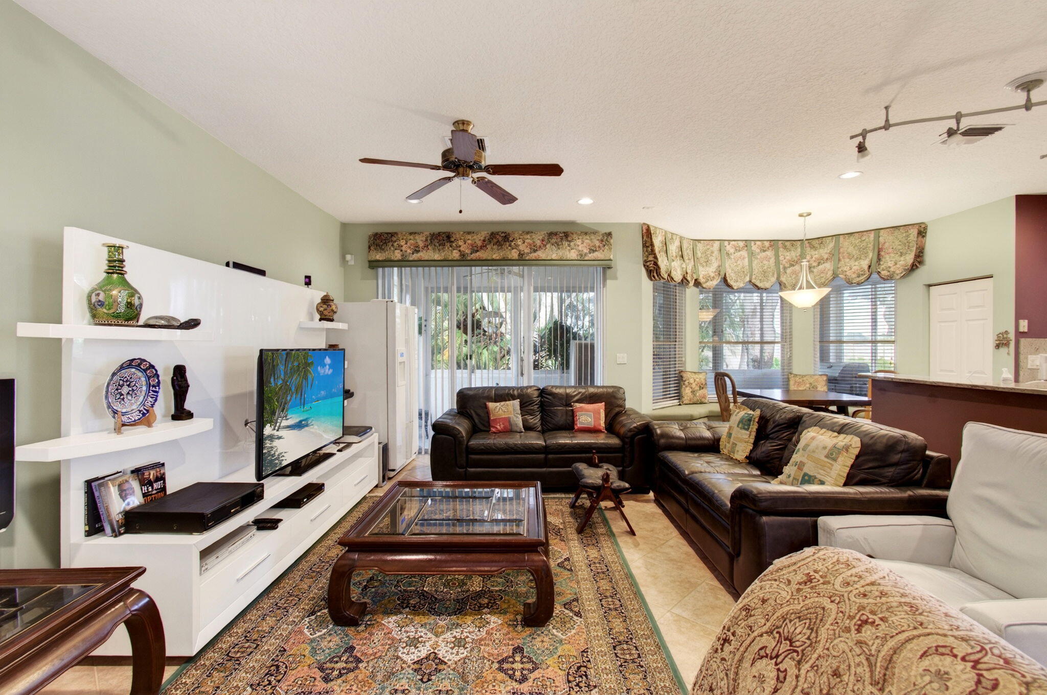 CORAL LAKES - Residential