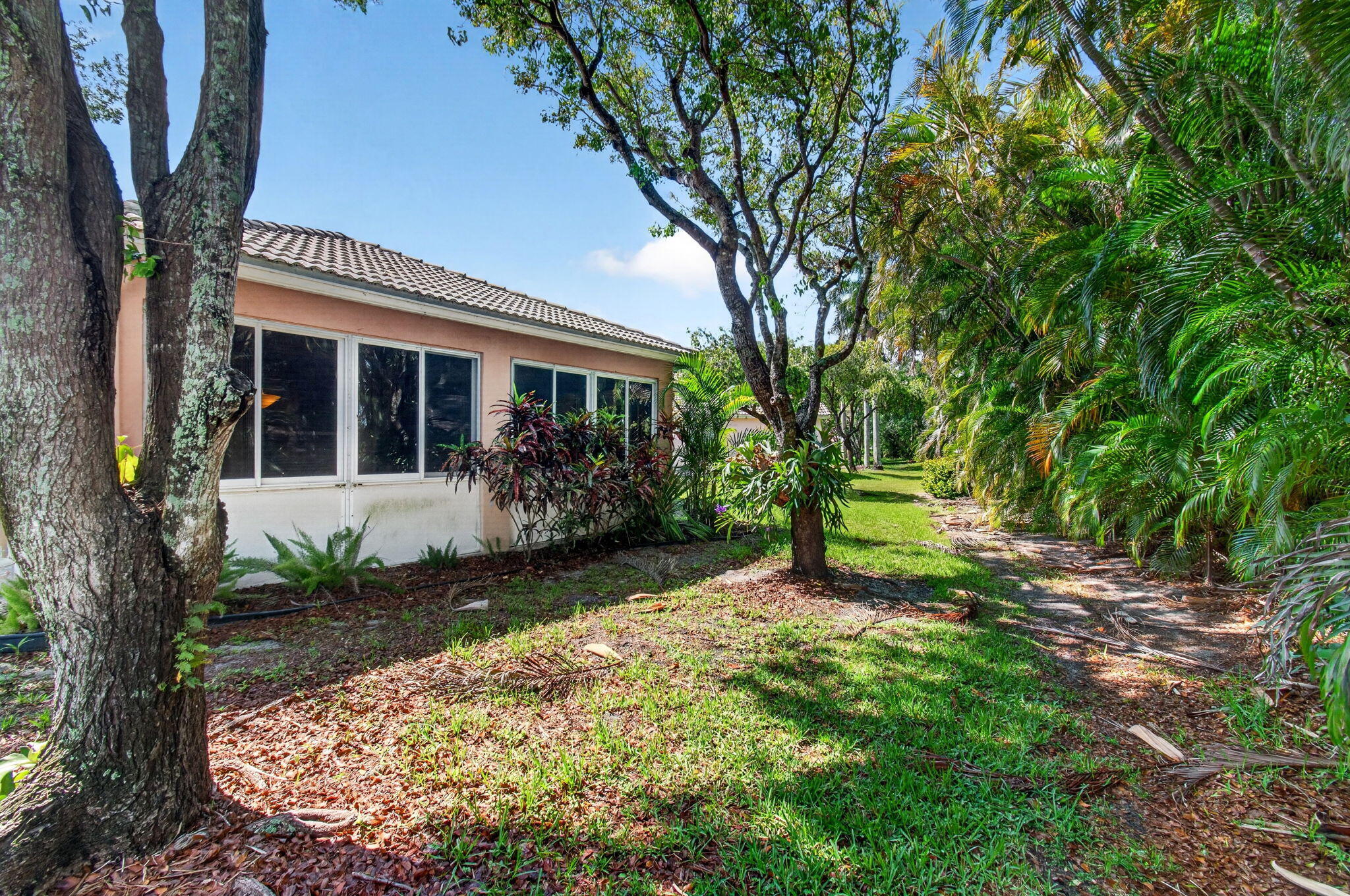 CORAL LAKES - Residential