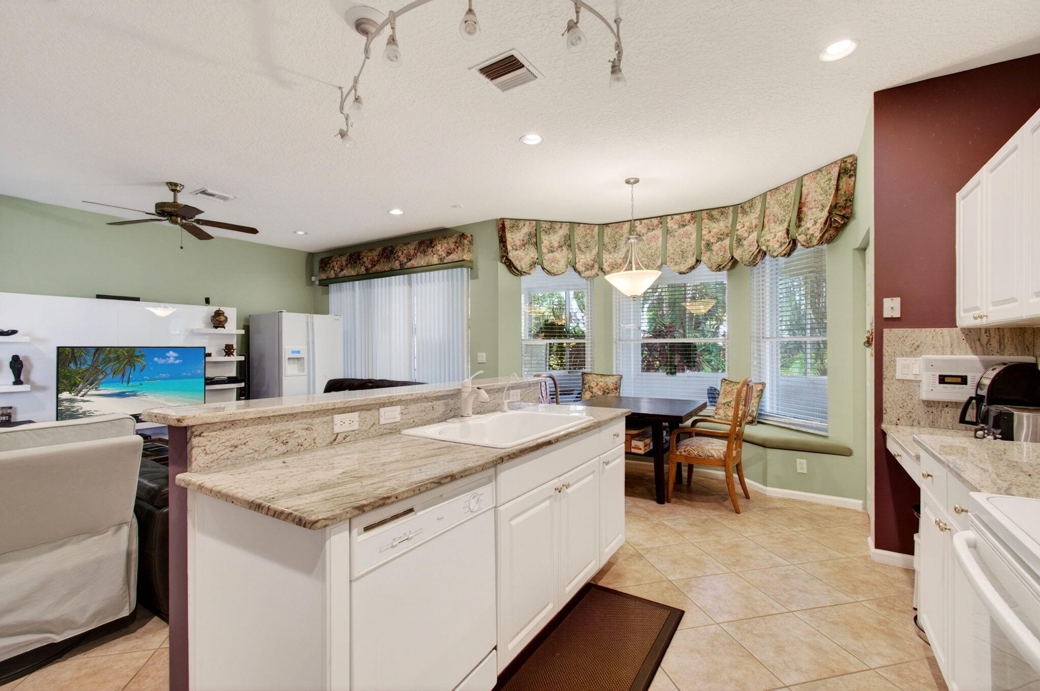 CORAL LAKES - Residential