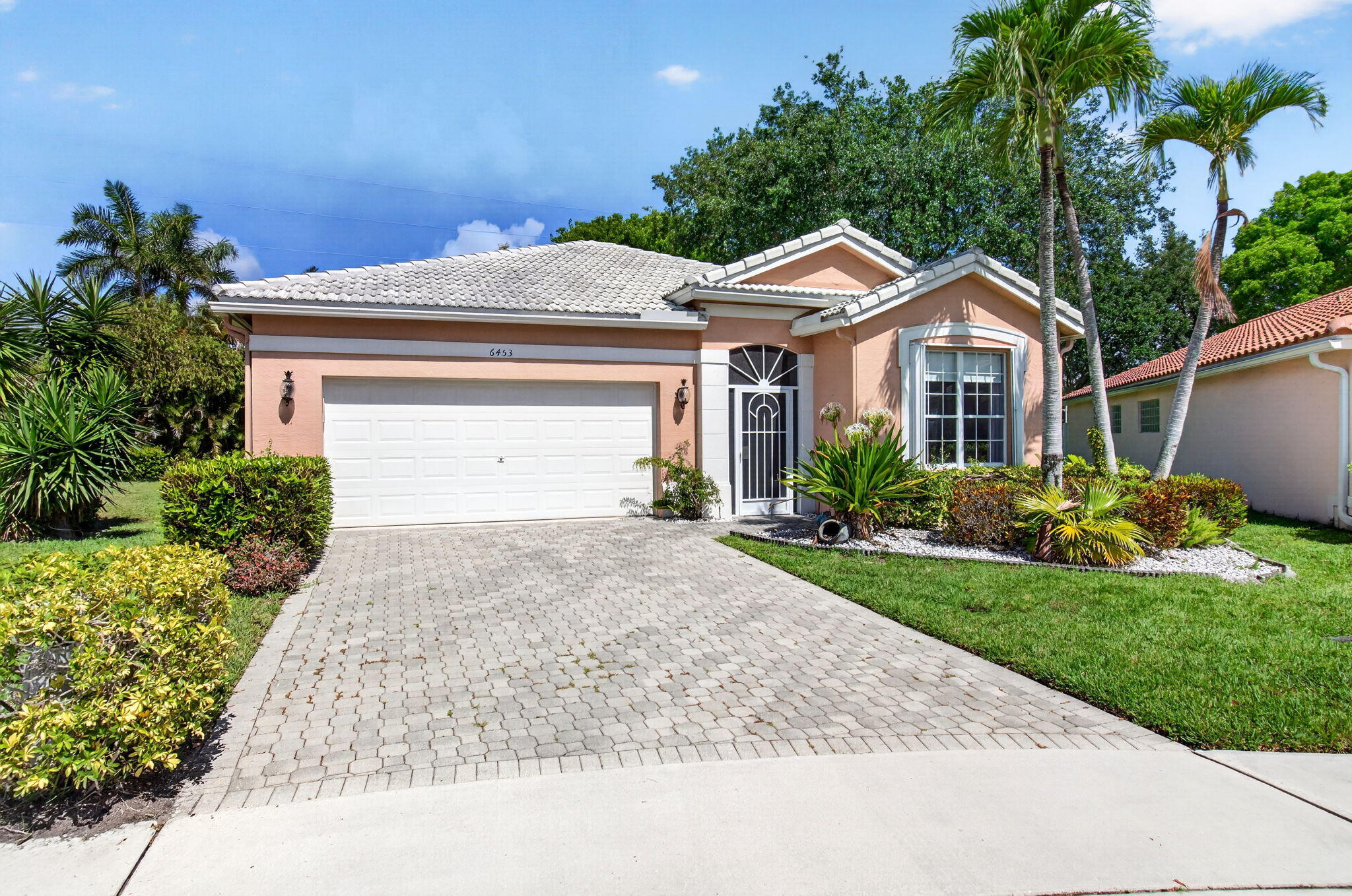 CORAL LAKES - Residential