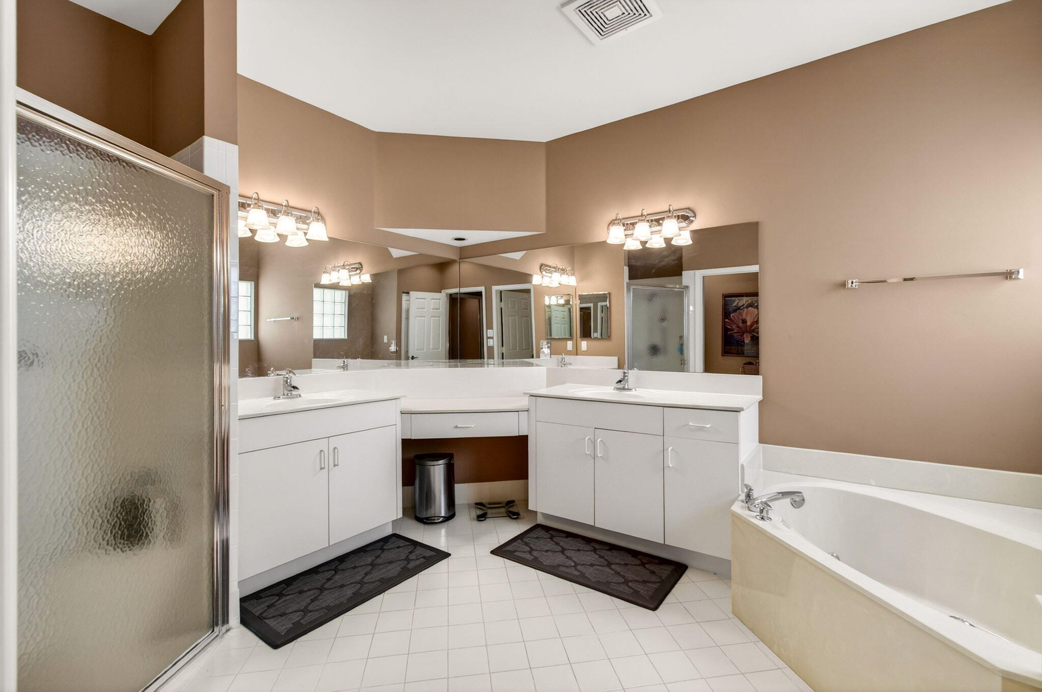 CORAL LAKES - Residential