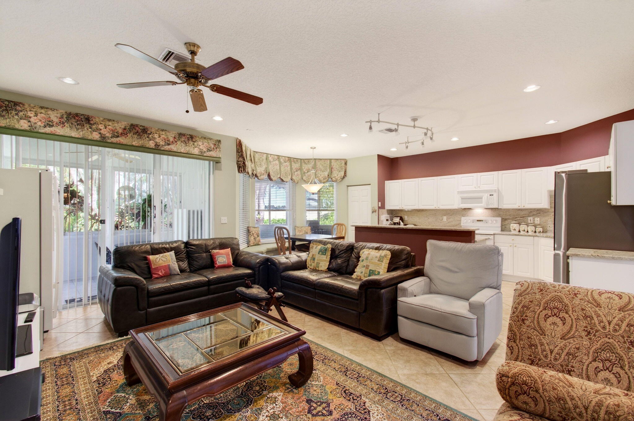 CORAL LAKES - Residential