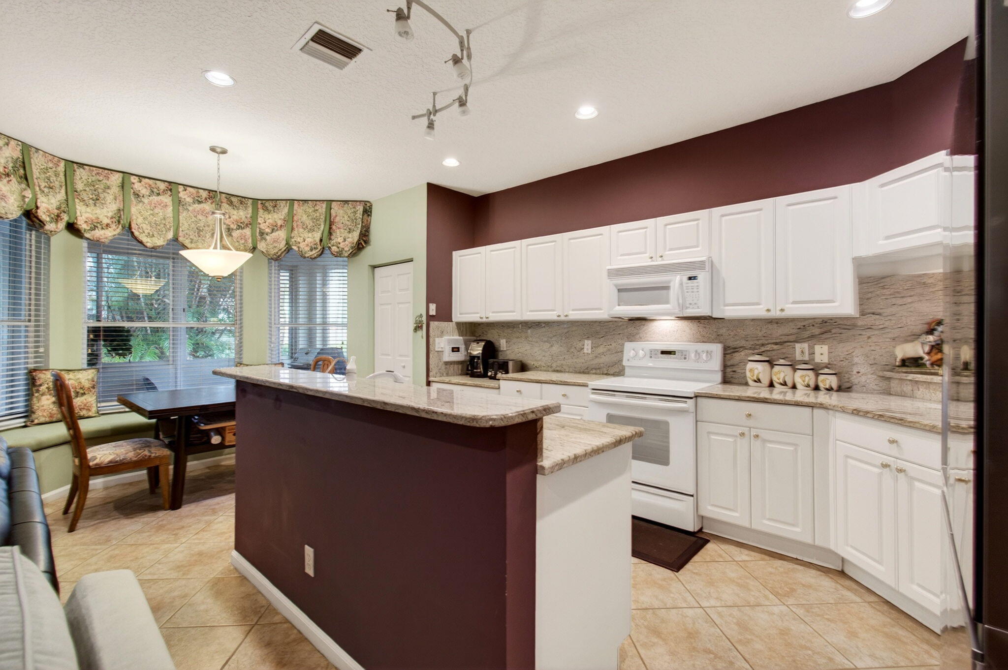 CORAL LAKES - Residential