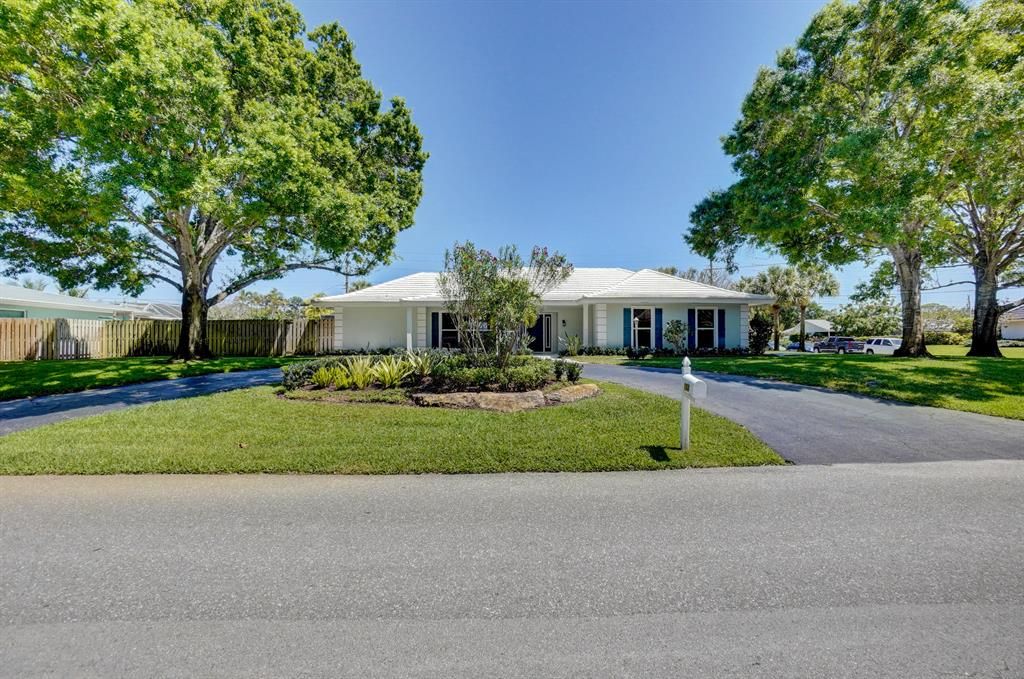 Photo of 184 River Drive, Tequesta, FL 33469 (MLS # R10787752)