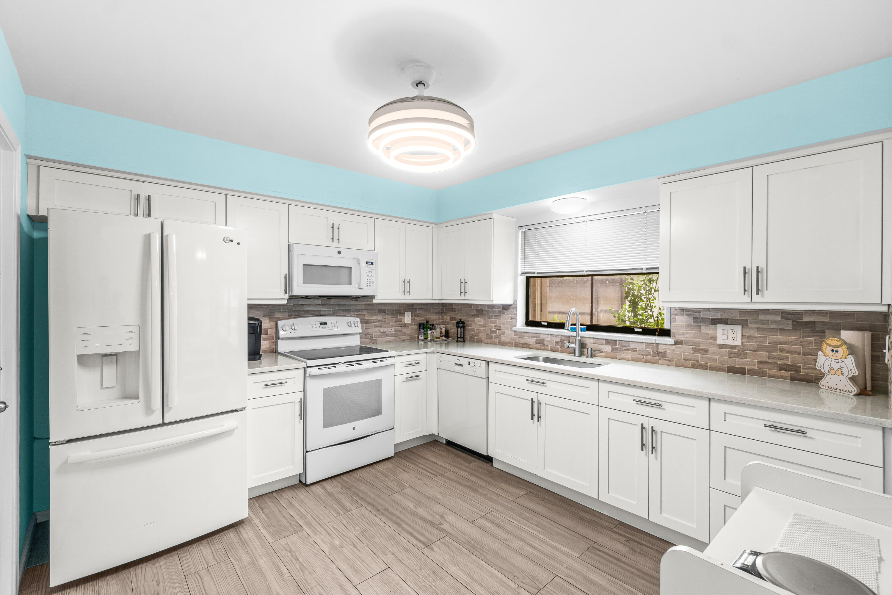 9865 Pecan Tree Drive B