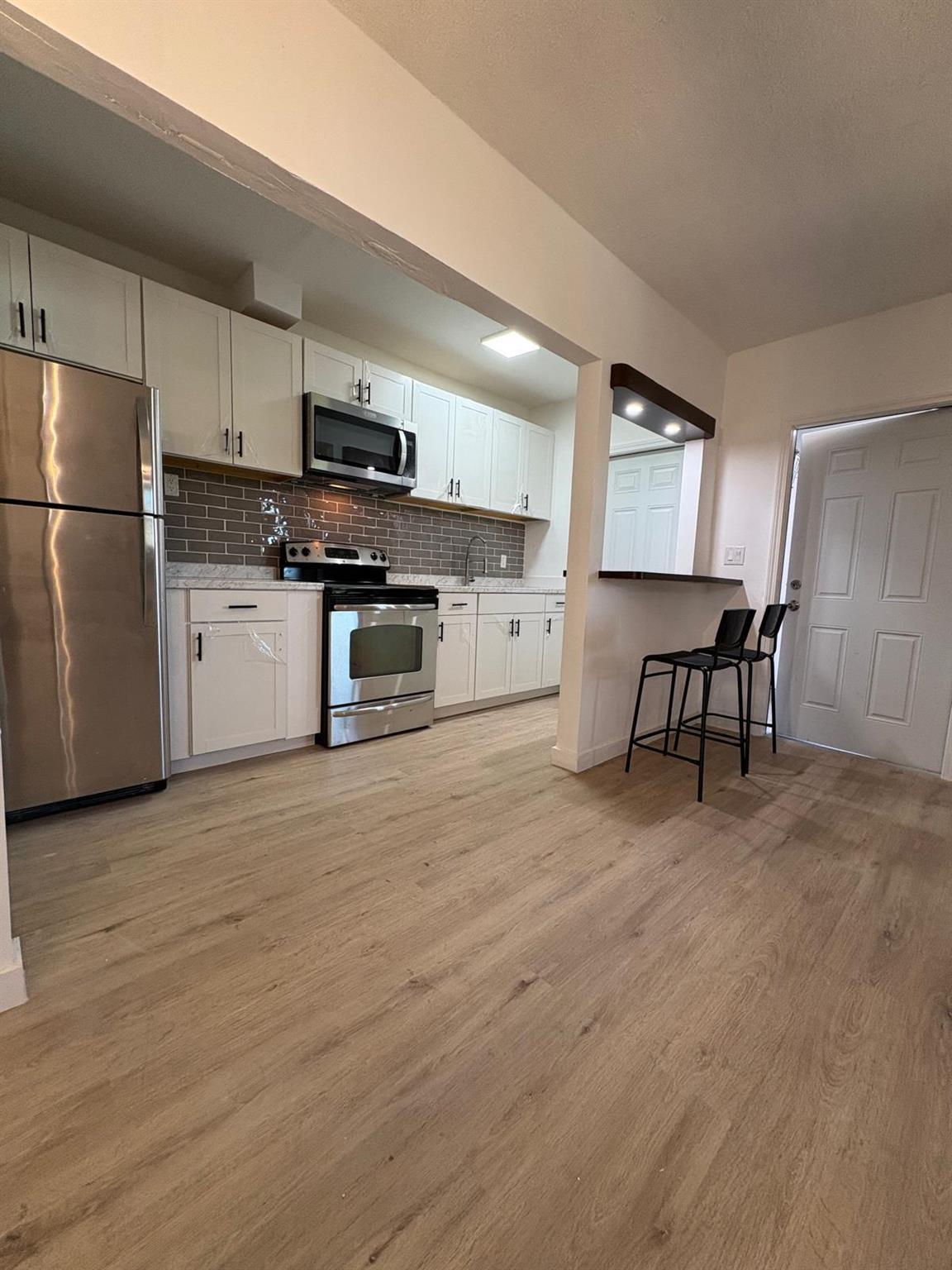 CARRIAGE LIGHT CONDO - Residential Lease