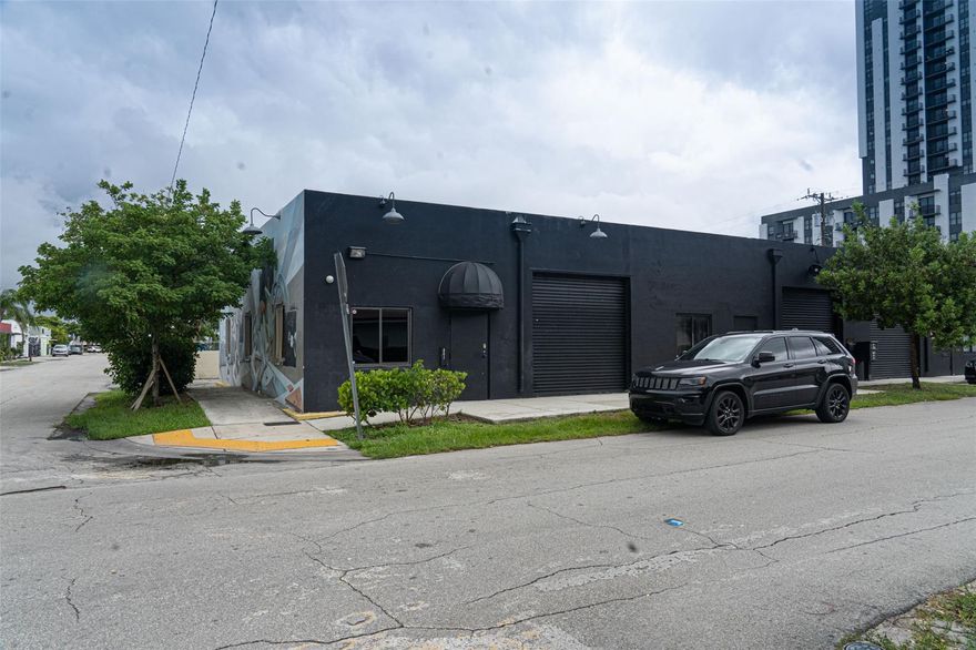 Artsy and edgy commercial space in the heart of Flagler Village. 1500+/- SF available. Corner unit with high ceilings, two bathrooms and functional bay door. RAC-UV flexible zoning with high density residential nearby. Building parking spaces first come, first serve and street parking. *No gyms or bars allowed!* 3/4 units already a gym, Pilates/yoga acceptable. RAC-UV - Allowable Uses: Cafe, Food & Bev, Drive thru, carry out, auto supply sales & storage, tattoo, deli, tobacco/smoke shop, ice cream, office & more.