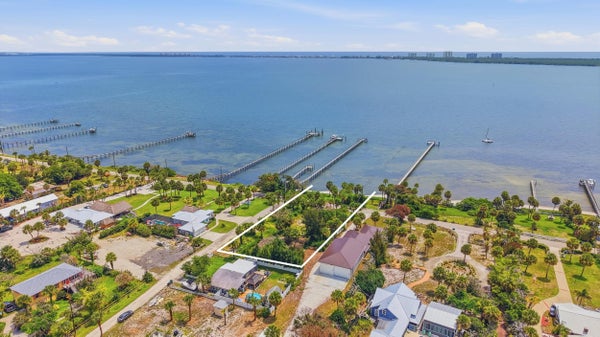 12349 S INDIAN RIVER DR, JENSEN BEACH, FL 34957 - Image f2cf56c9e384d61a8d2a2c6c422f7cae/3660992834