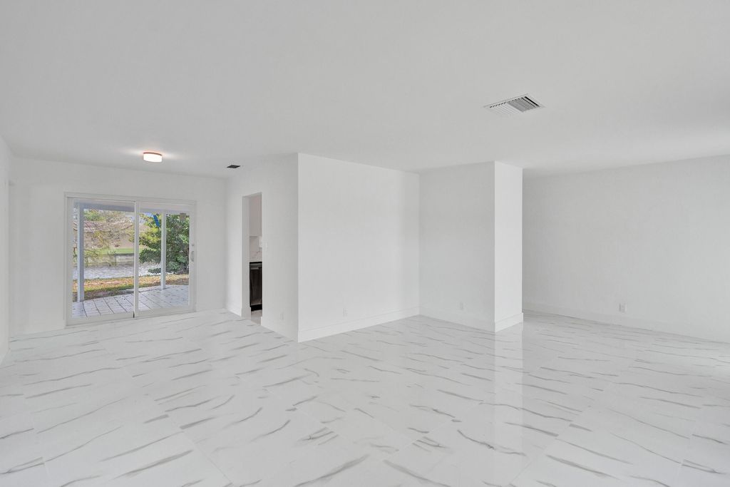 Photo of 6606 NW 95th Avenue, Tamarac, FL 33321 (MLS # B26017073)