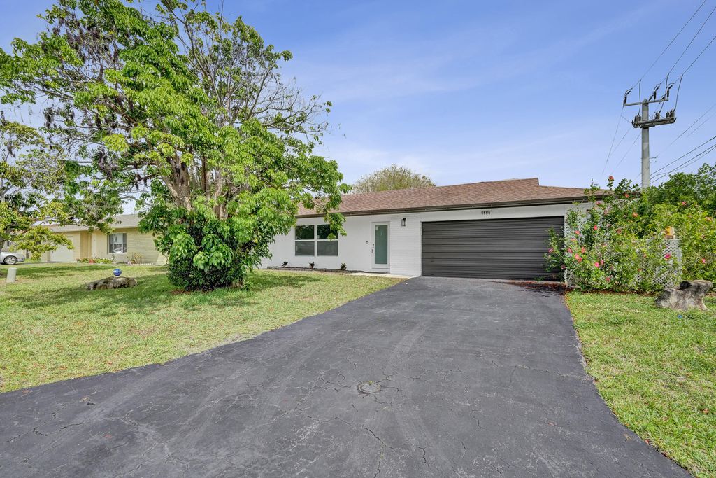 Photo of 6606 NW 95th Avenue, Tamarac, FL 33321 (MLS # B26017073)