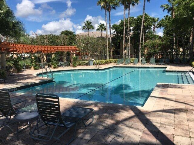 Photo of 4163 N HAVERHILL Road #1211, West Palm Beach, FL 33417 (MLS # B26085321)