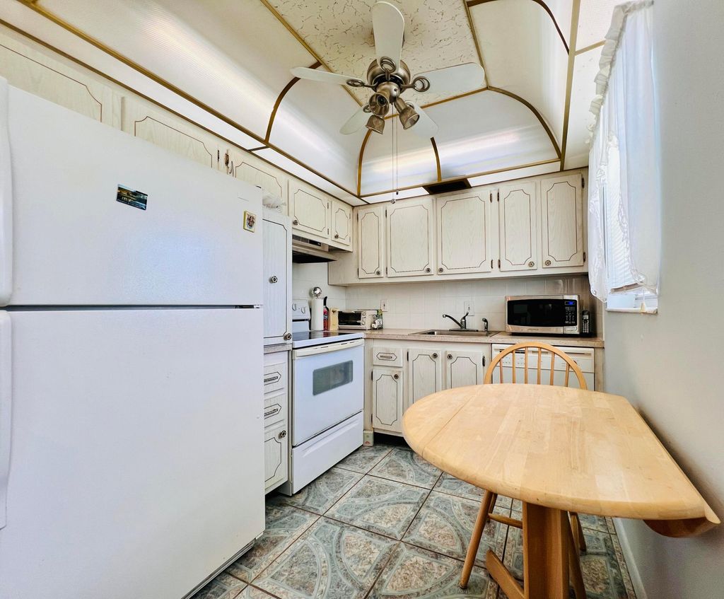 Photo of 57 Chatham C, West Palm Beach, FL 33417 (MLS # B26028142)