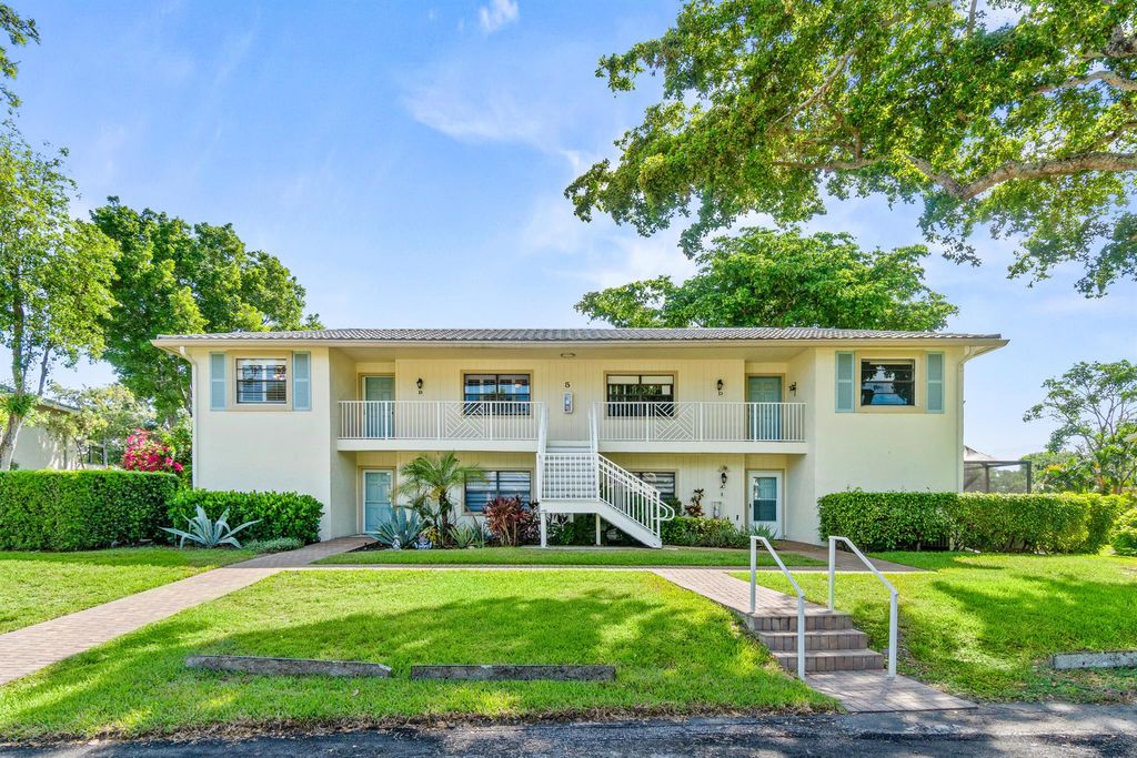 Photo of 5 Westgate Lane #B, Boynton Beach, FL 33436 (MLS # R11105695)