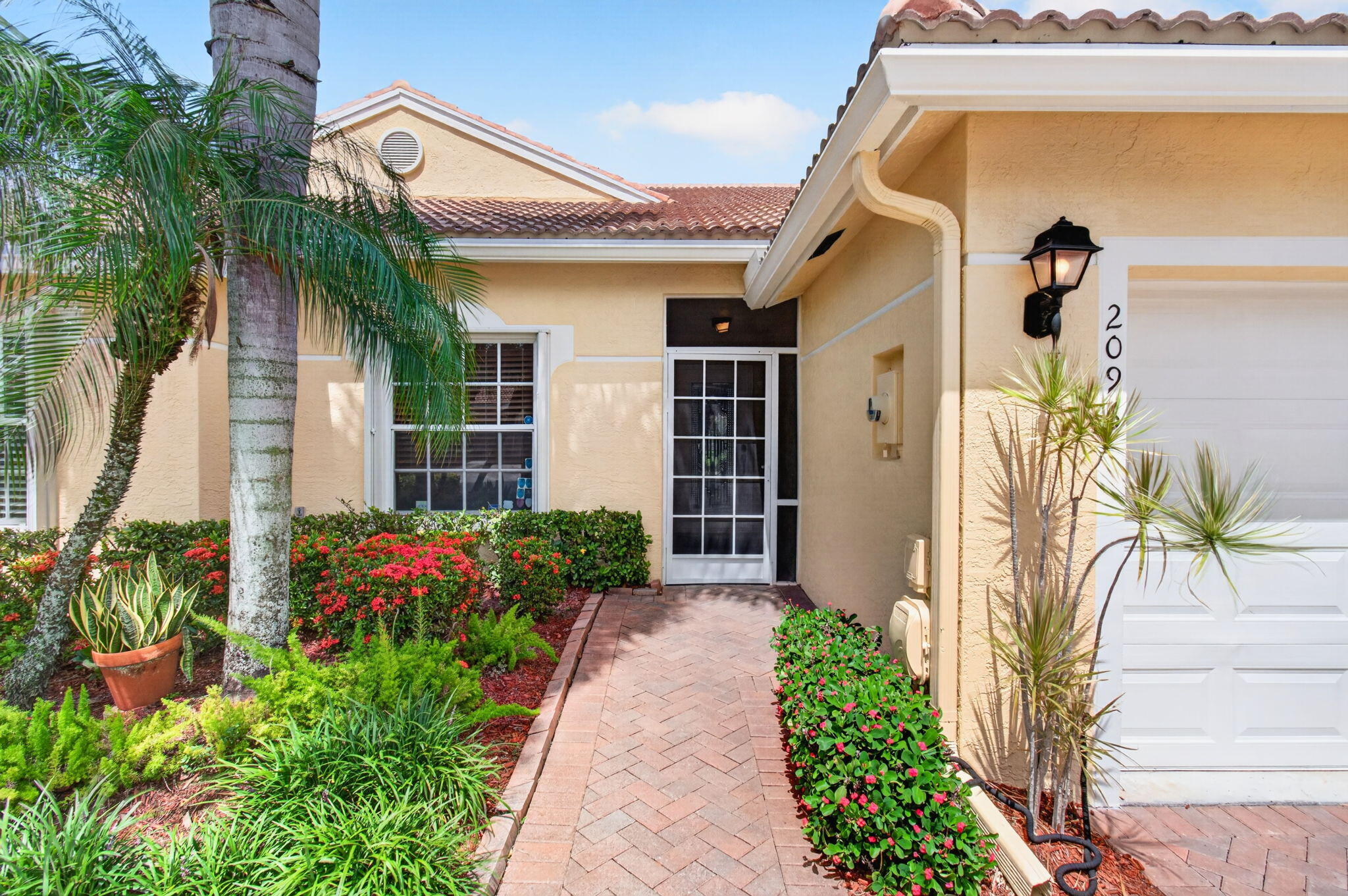 Properties 2096 STONINGTON Terrace