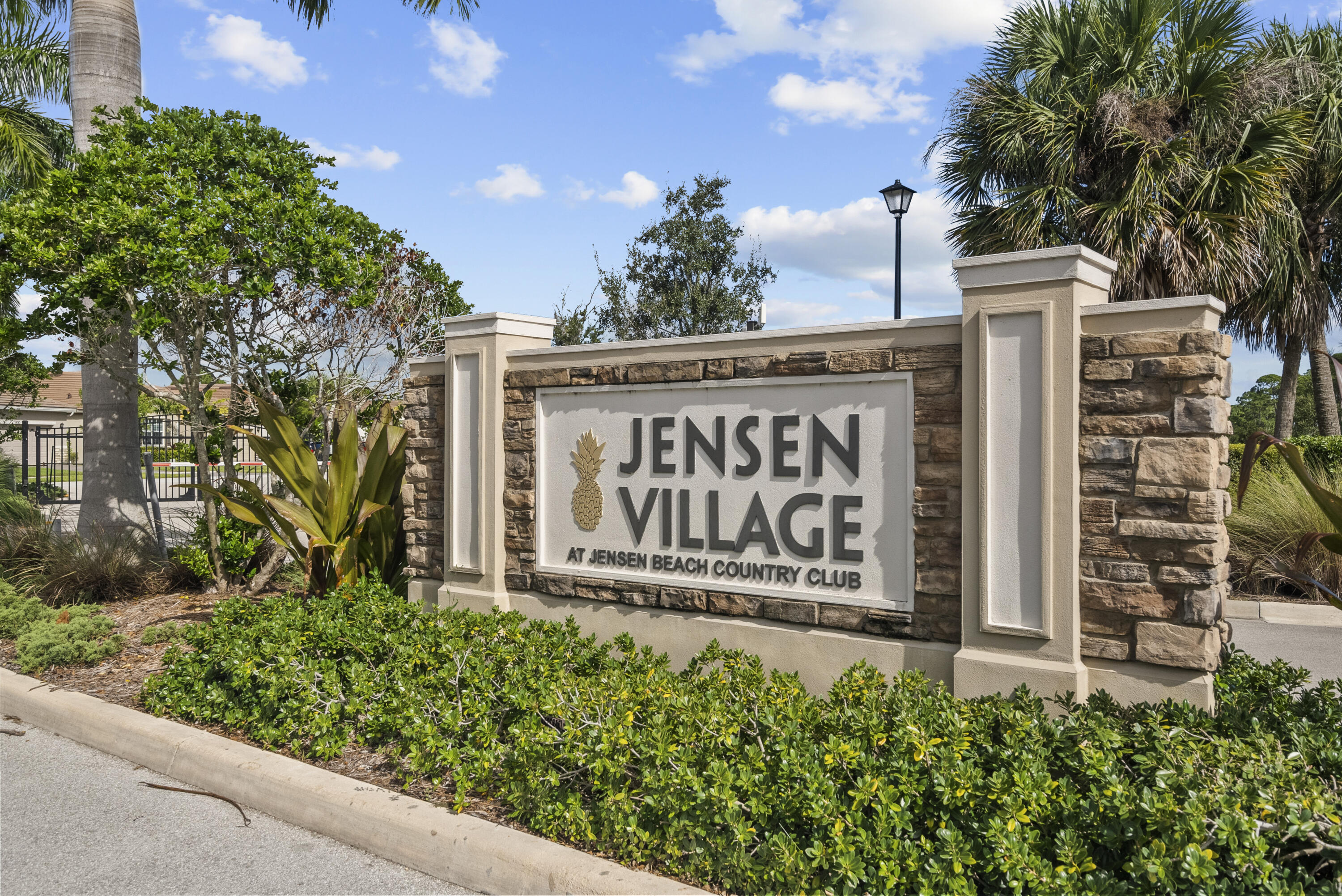 JENSEN BEACH COUNTRY CLUB - Residential