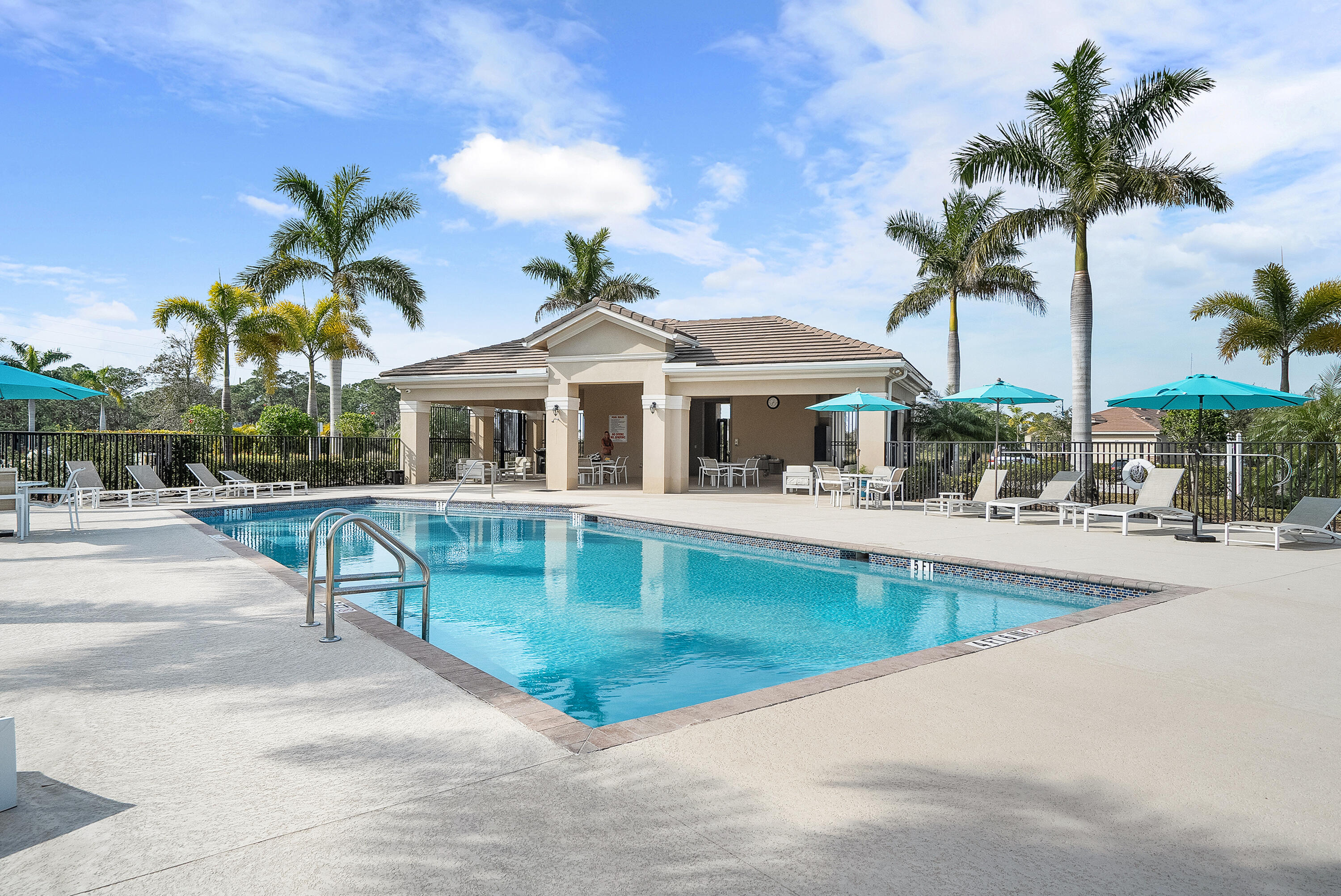 JENSEN BEACH COUNTRY CLUB - Residential