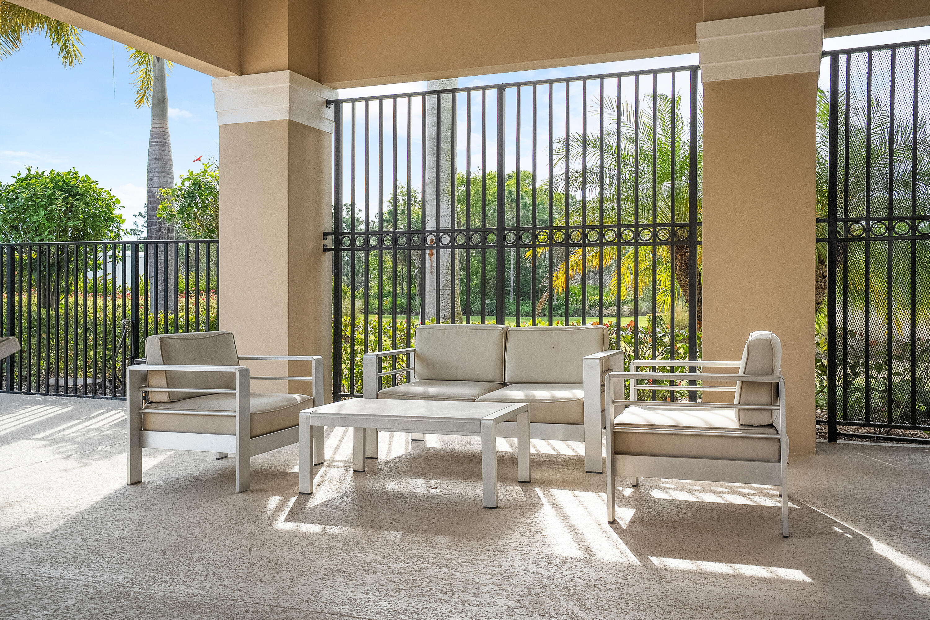 JENSEN BEACH COUNTRY CLUB - Residential