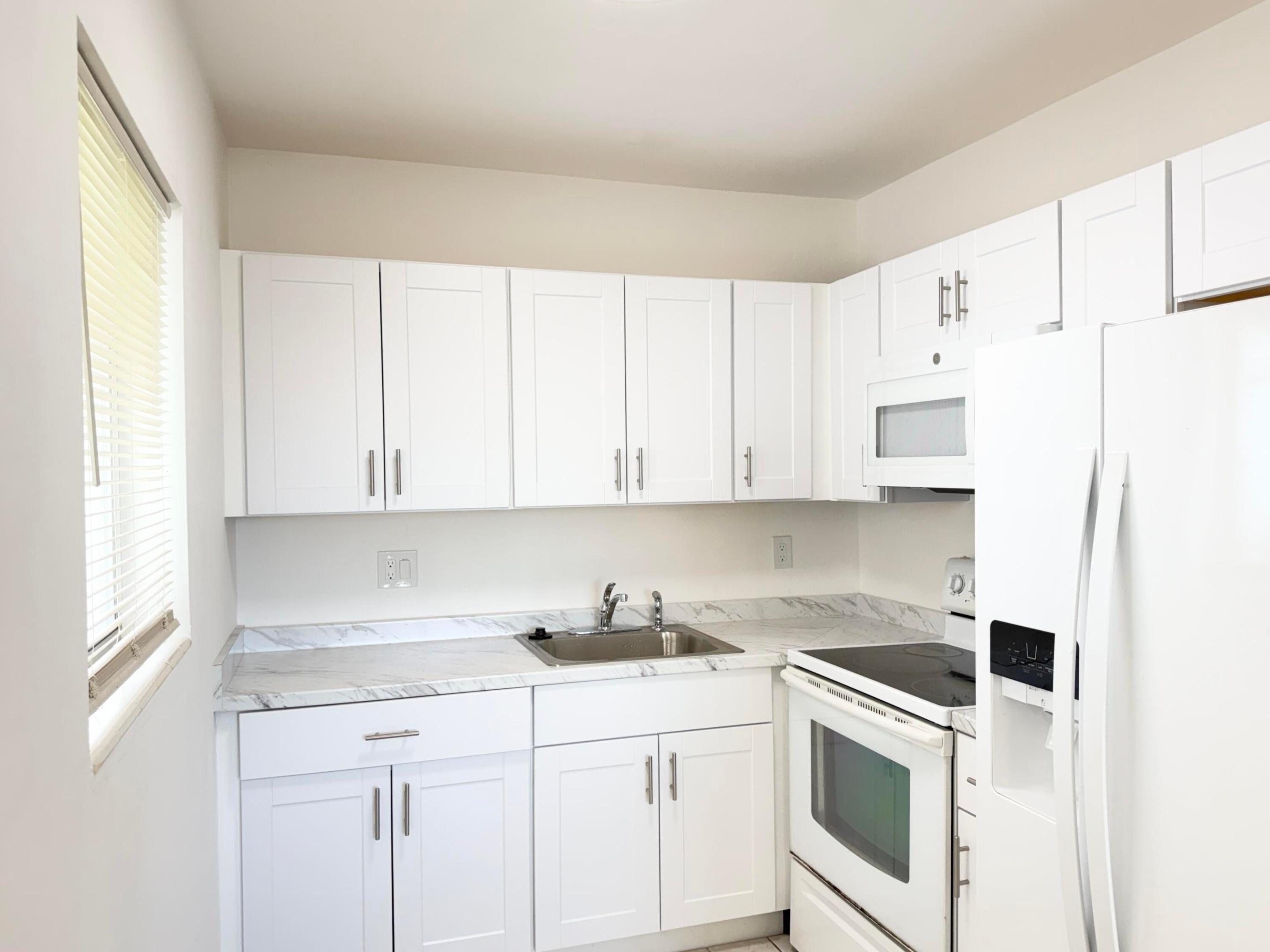 3402 Cynthia Lane 205