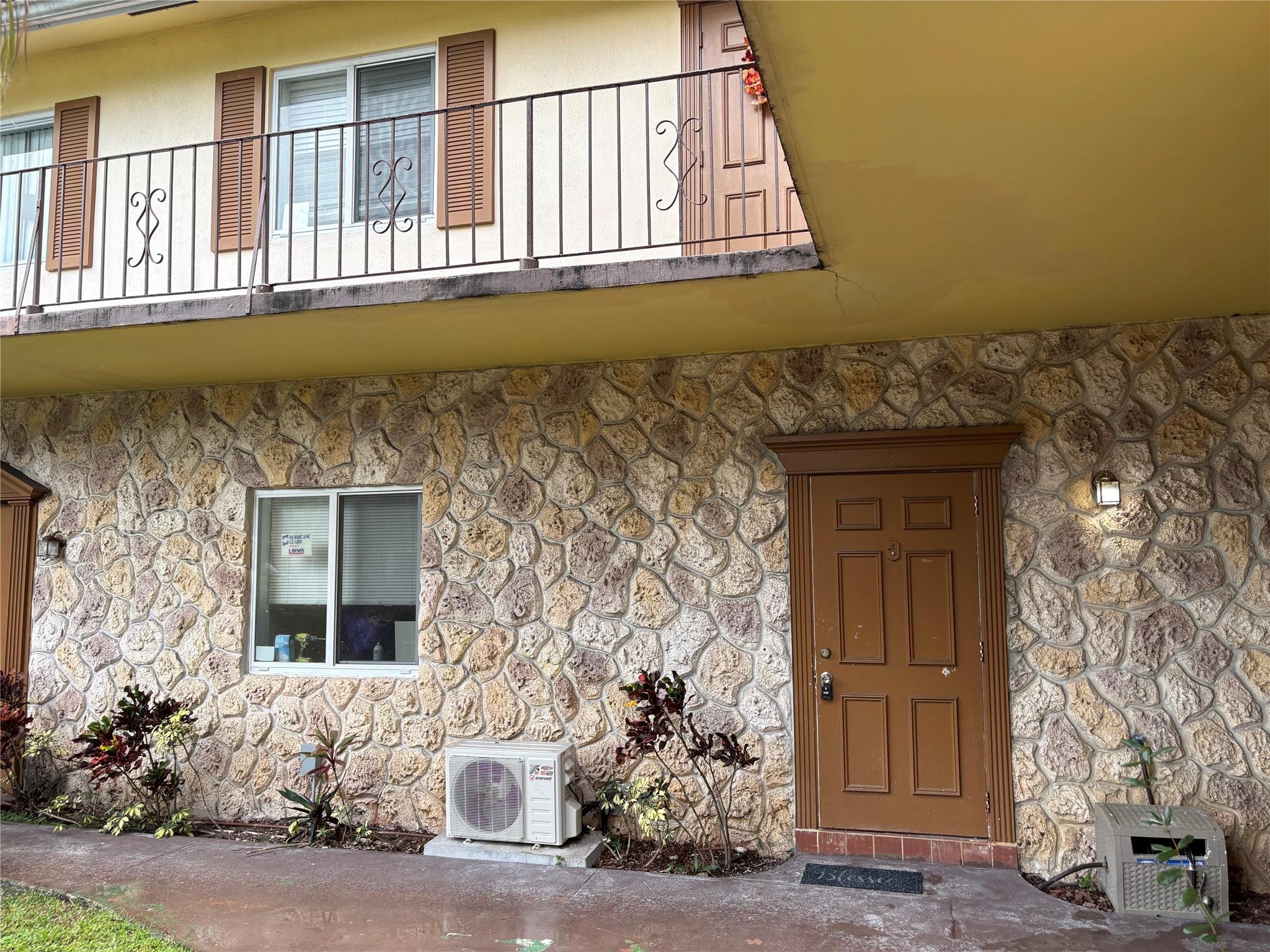 FIRST FLOOR FULLY RENOVATED STUDIO WITH A NEW KITCHEN AND NEW VANITY IN THE BATHROOM. TILE FLOORING, NEW WALL AC, 2 ASSIGN PARKING. GREAT LOCATION, CLOSE TO SHOPPING CENTERS, SCHOOLS & CORAL SPRINGS MALL. WATER INCLUDED IN THE RENT