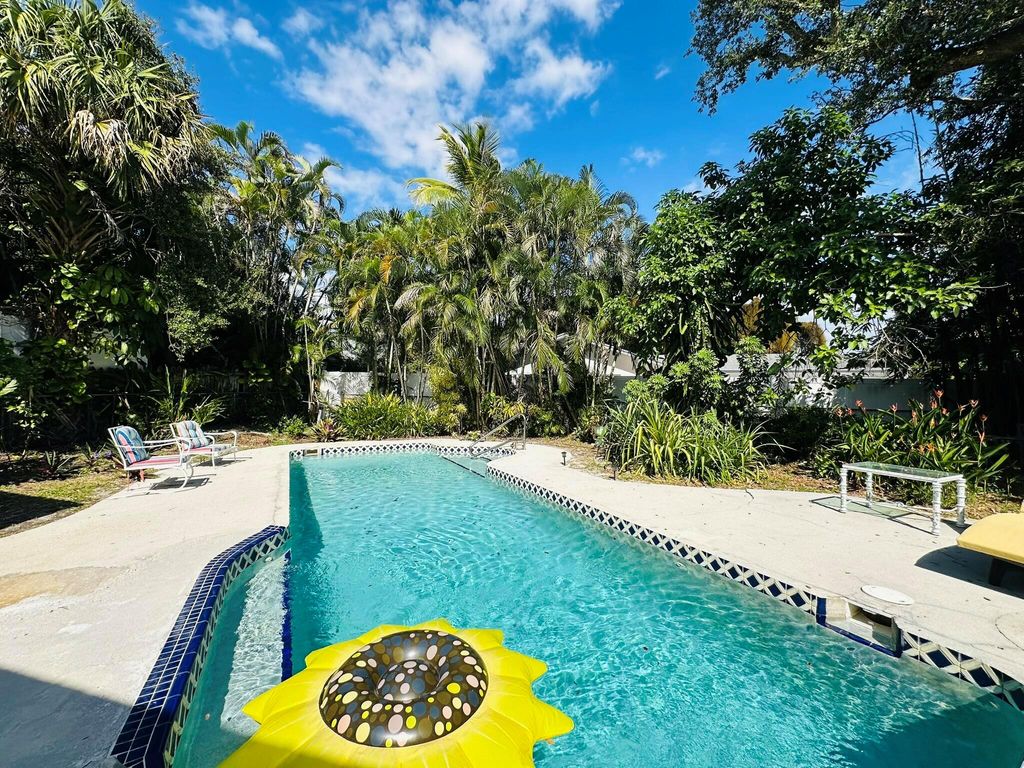 Photo of 2415 Laurel Lane, Palm Beach Gardens, FL 33410 (MLS # R11140336)