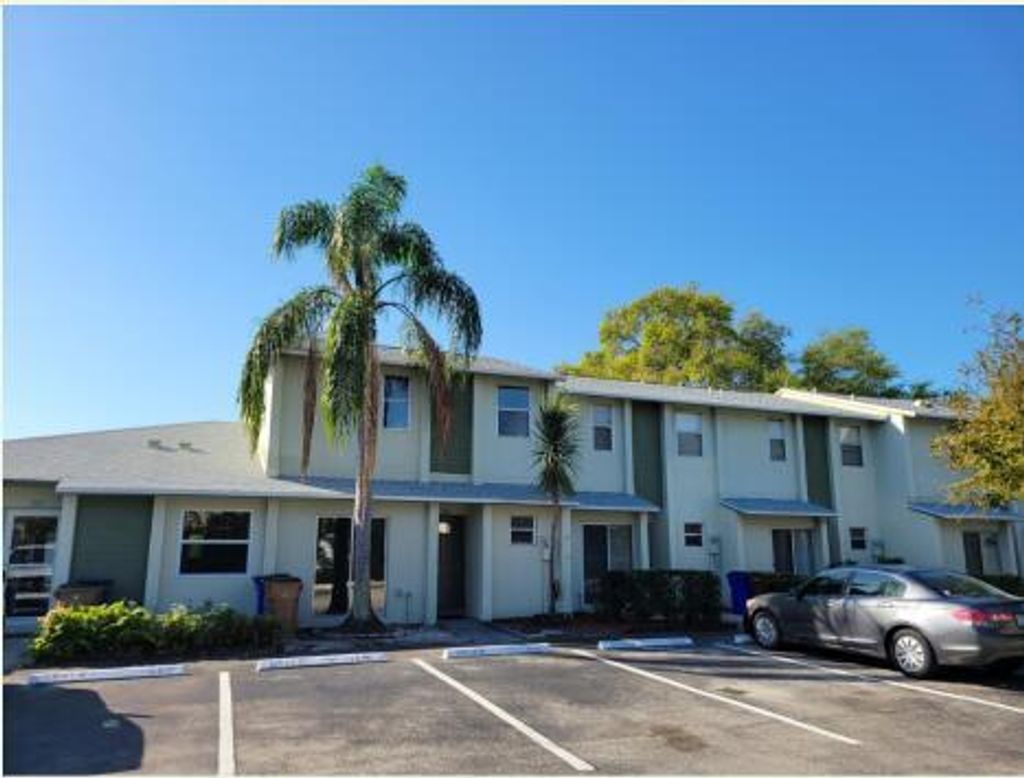 Photo of 886 Crystal Lake Drive, Deerfield Beach, FL 33064 (MLS # R11101691)