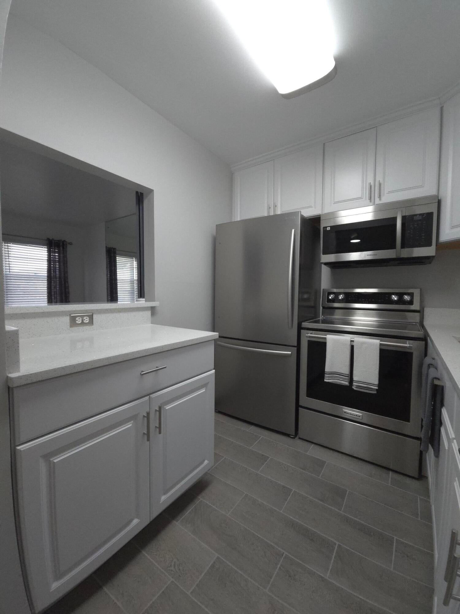 208 KENT M