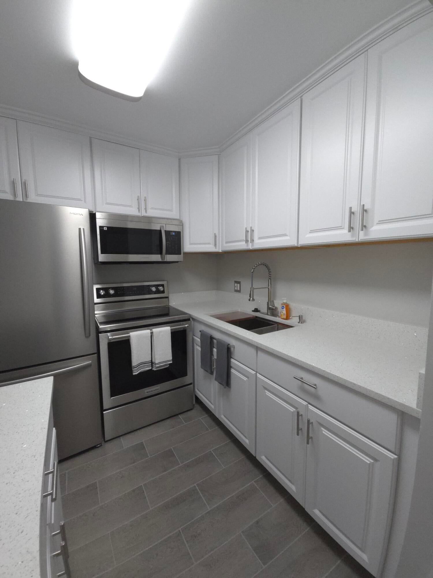 208 KENT M