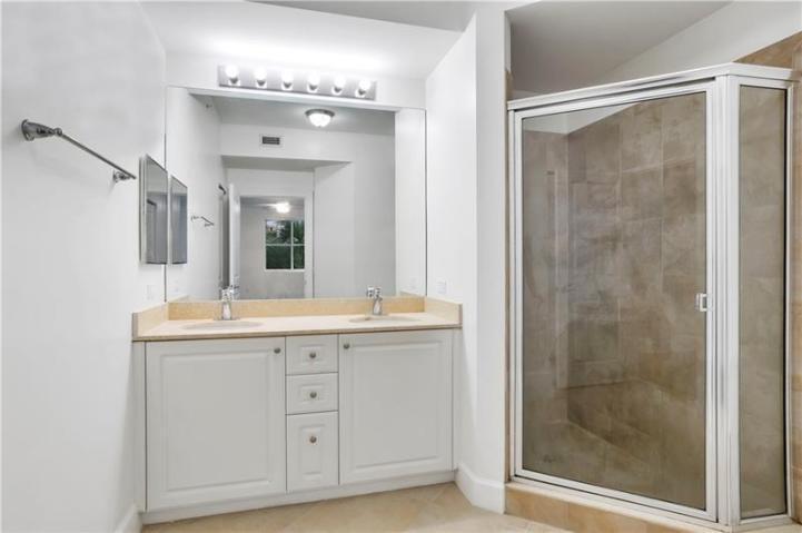 VIZCAYA LAKES CONDO - Residential