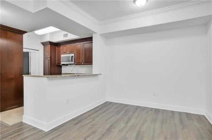 VIZCAYA LAKES CONDO - Residential