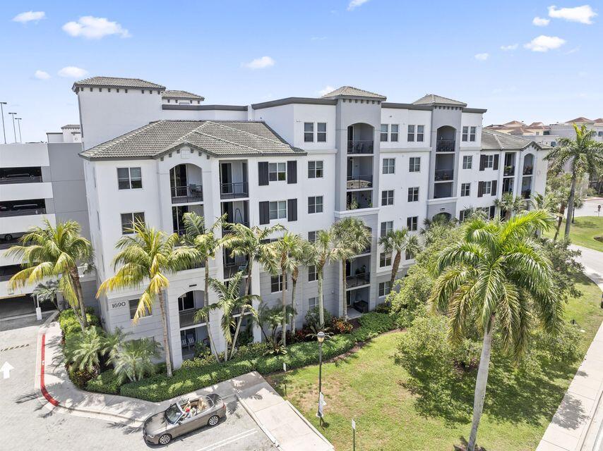 VIZCAYA LAKES CONDO - Residential