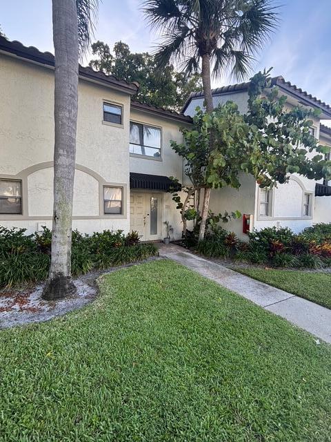 Welcome to this bright and spacious 2 bedroom, 2 bath townhome in East Boca Raton! Located in the desirable community of Sunflower Townhomes. You will fall in love with the open concept floorplan. Step outside to your private patio, perfect for morning coffee or relaxing evenings. The community offers resort style living and beautifully landscaped grounds. Minutes to Mizner Park, FAU, beaches and I-95!