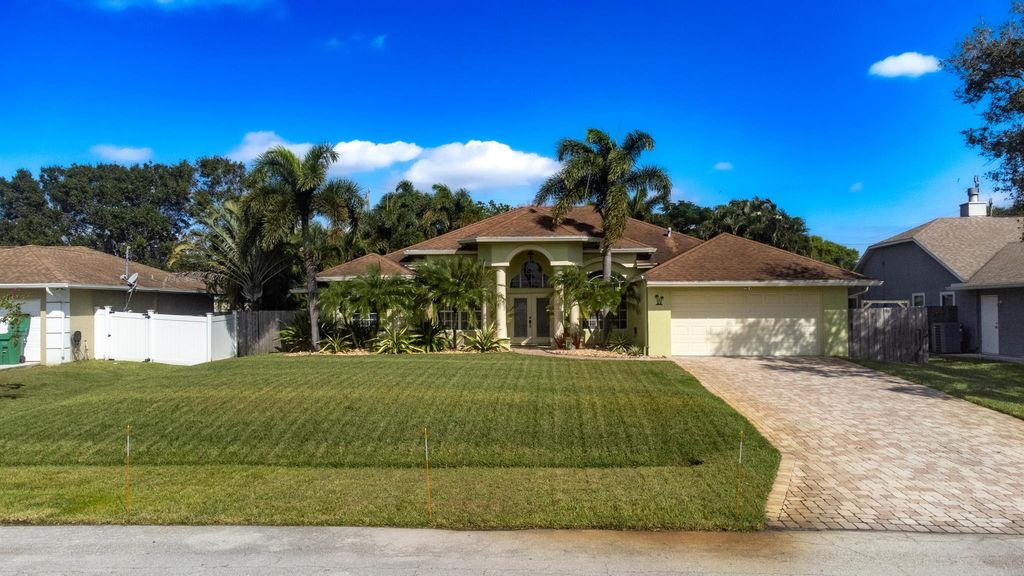 Photo of 463 SW Ryder Road, Port Saint Lucie, FL 34953 (MLS # R10941877)