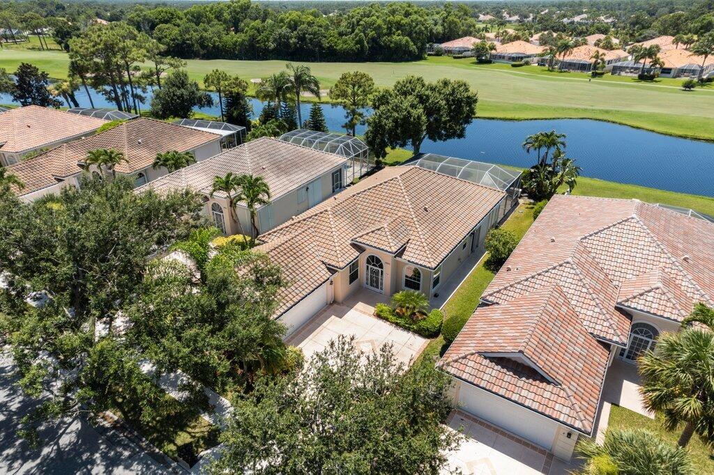 8232 SE Palm Hammock Lane