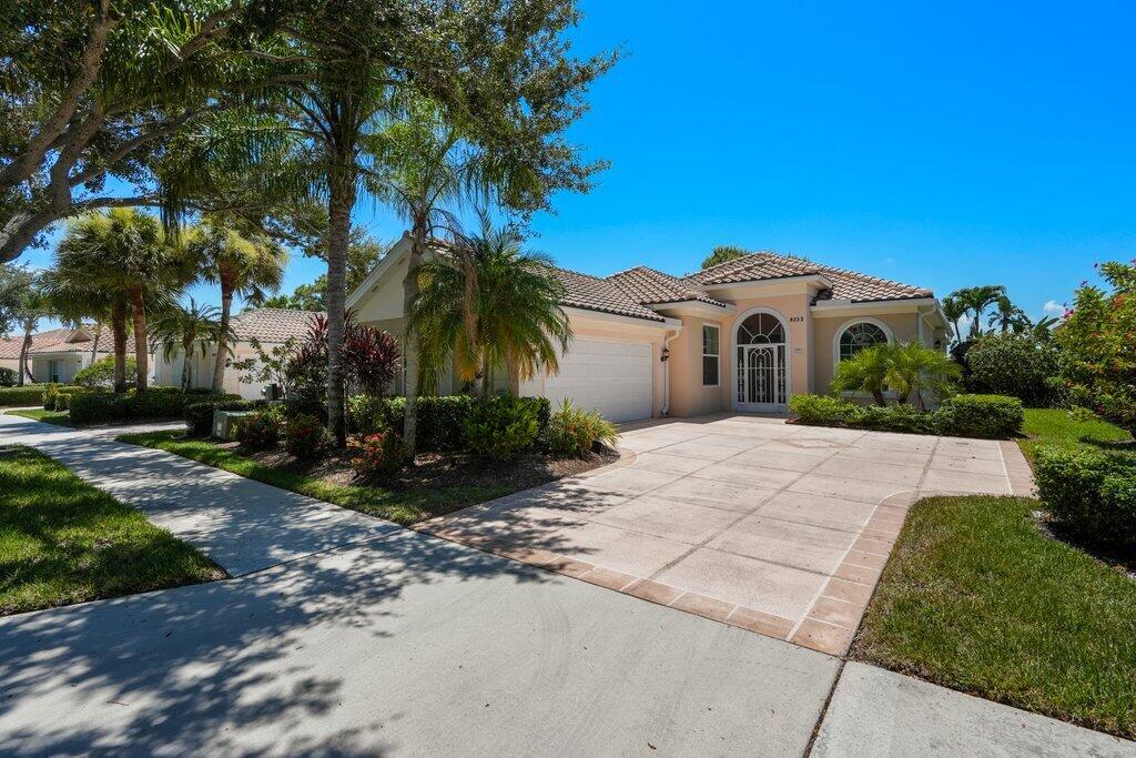 8232 SE Palm Hammock Lane